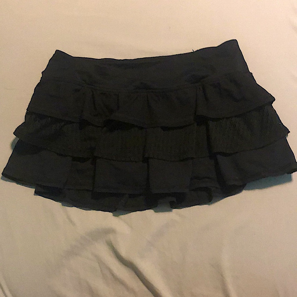 Black Lululemon ruffle skirt!